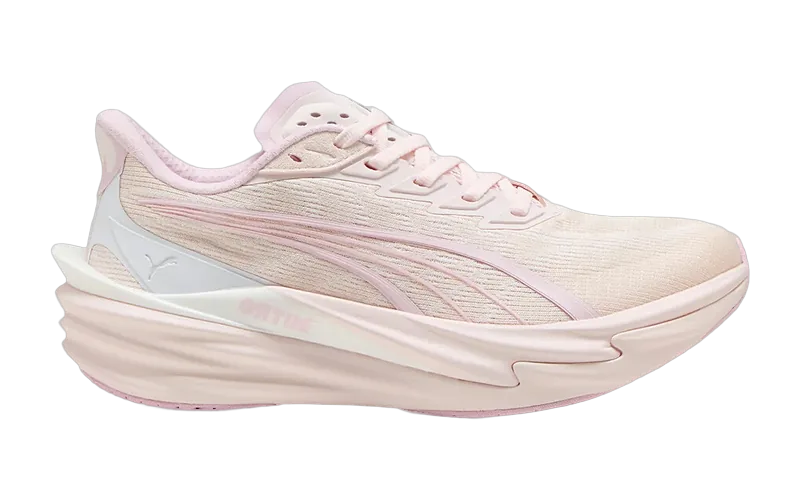 PUMA Deviate NITRO 4 running shoe.
